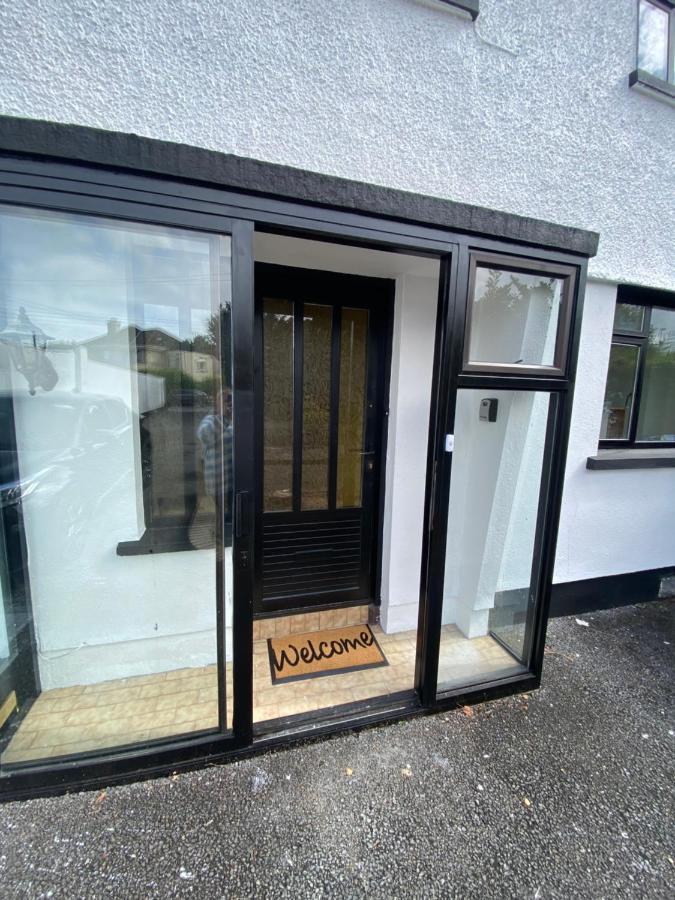 This Business Is Not Open Limerick Junction Esterno foto